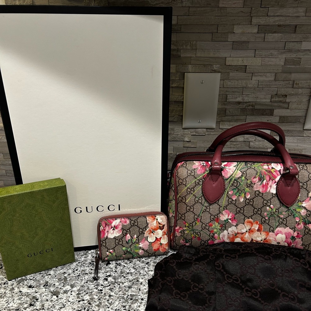 Gucci Blooms crossbody Handbag and Wallet bundle with 2 boxes,dustbag for purse.